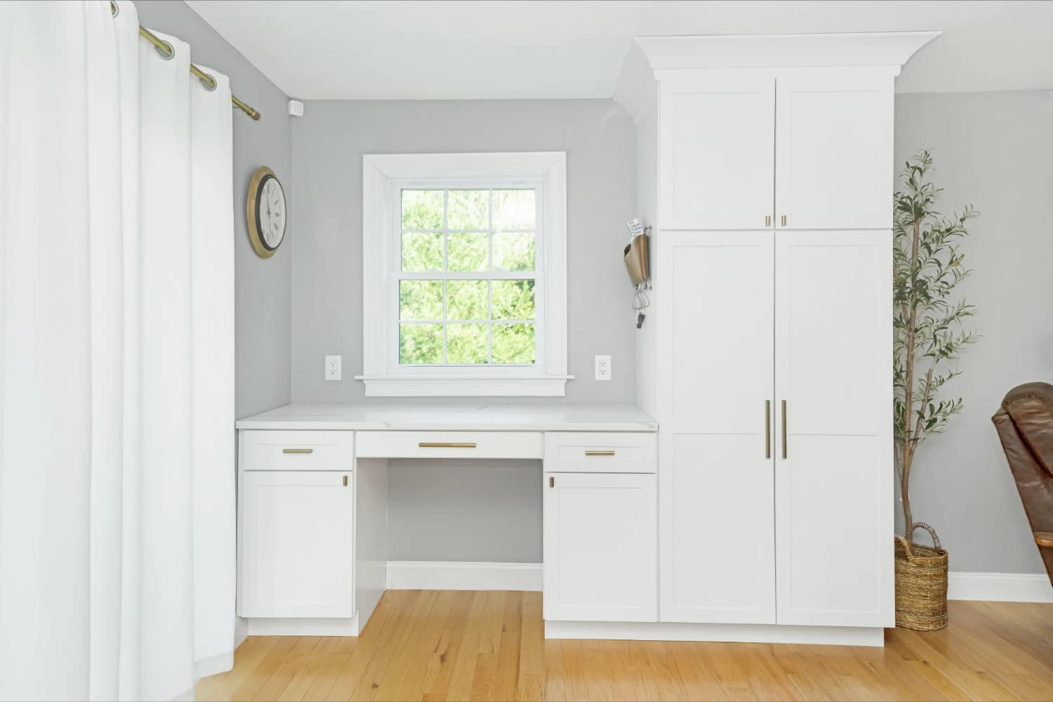 gorgeous custom cabinet built-in desk